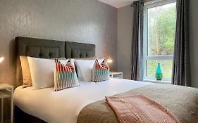 Beautiful West End Flat With Private Parking